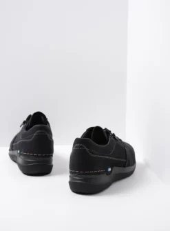 Wolky Feltwell - zwart nubuck<DAMES Lage Veterschoenen|Wandelschoenen