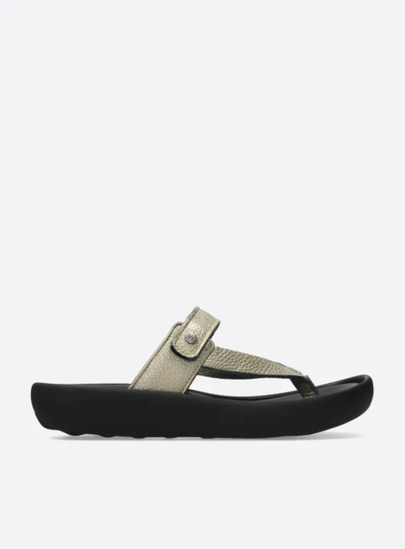 Wolky Peace - goud leer<DAMES Slippers