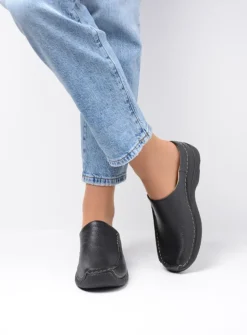Wolky Seamy Slide - zwart geprint leer<DAMES Slippers|Klompen