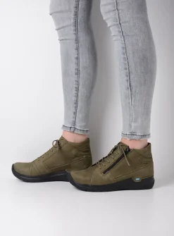 Wolky Why - pesto groen nubuck<DAMES Hoge Veterschoenen|Wandelschoenen