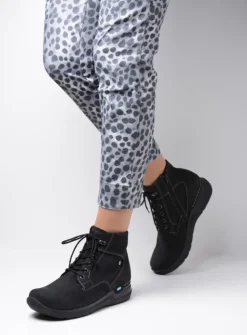 Wolky Whynot HV - zwart nubuck<DAMES Hoge Veterschoenen|Wandelschoenen